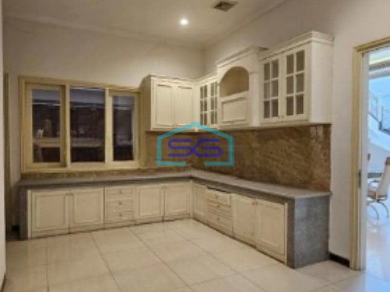 Dijual Ruang Usaha Komersial Bangunan Baru Gress Surabaya Pusat LT 580m2